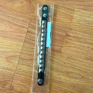 Fancy metal and leather bracelet